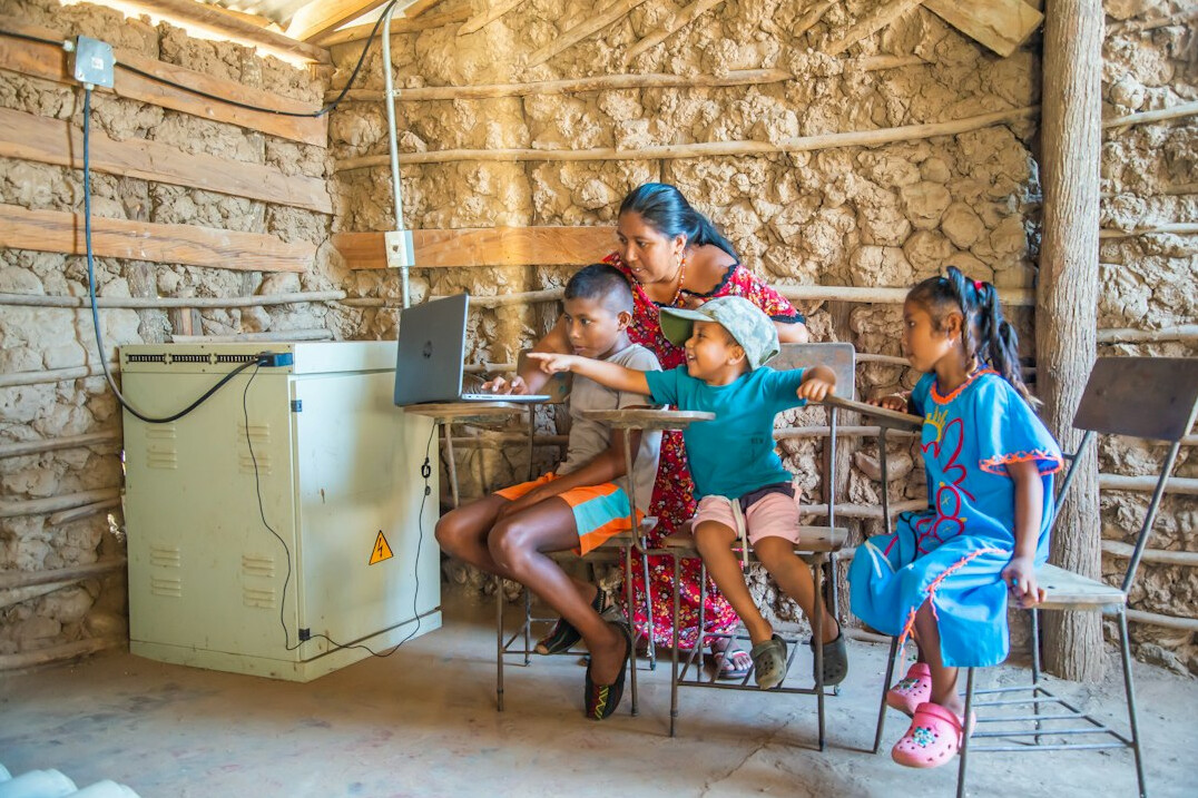 children learning online